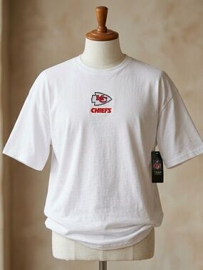 Abercrombie & Fitch x NFL Chiefs Skimming Tee - Size Medium - Brand New with Tag